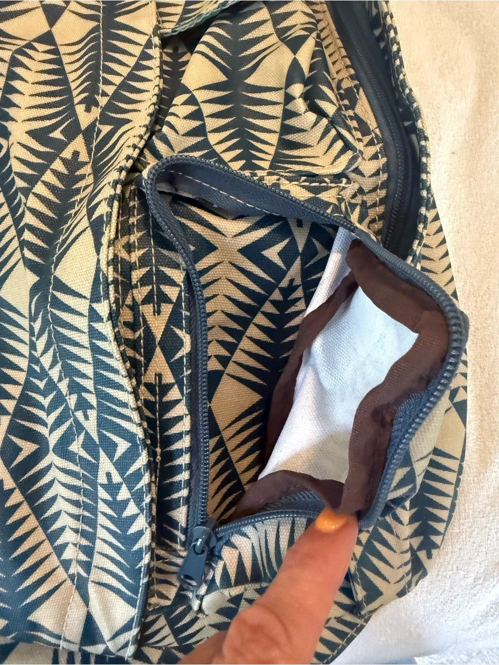 KAVU Rope Sling Bag Crossbody Backpack Blue Tan Geometric Print Outdoor Hiking